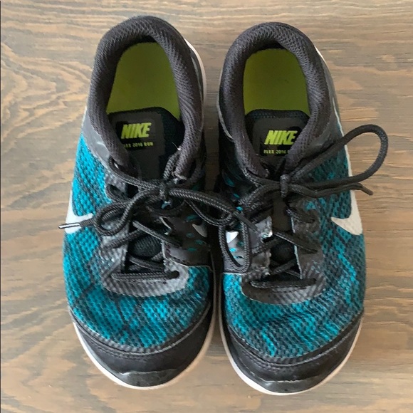 little boys nike tennis shoes